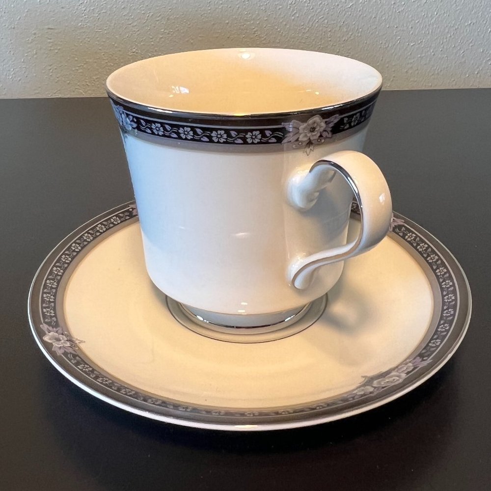 Set of 4 Mikasa GOTHIC ROSE Footed Cups & Saucers in Grande Ivory L285 ~ Japan - Picture 4 of 13
